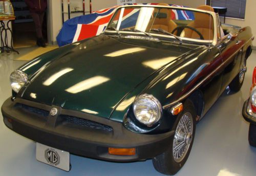 1975 mgb convertible,green,runs good,good condition,(tools,bra,cover included), image 2