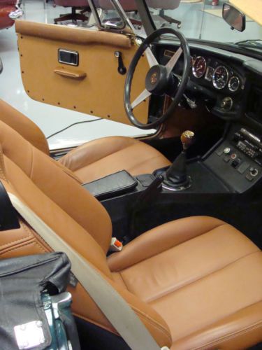 1975 mgb convertible,green,runs good,good condition,(tools,bra,cover included), image 4