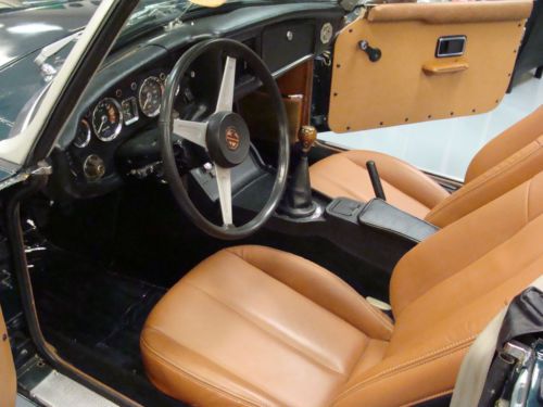 1975 mgb convertible,green,runs good,good condition,(tools,bra,cover included), image 5