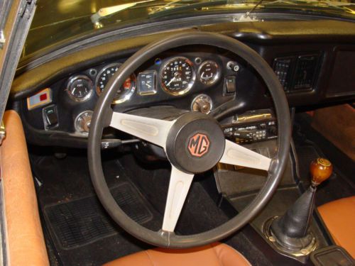 1975 mgb convertible,green,runs good,good condition,(tools,bra,cover included), image 13
