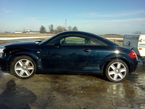 2004 audi tt damaged