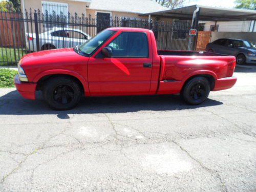 1998 chevrolet s10 pickup 2-door 2.2l low miles clean