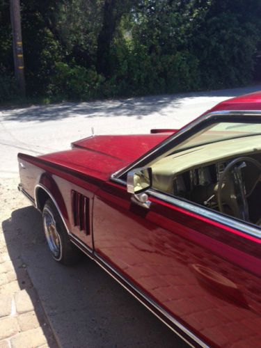 1979 lincoln continental mark v --beautiful  candyapplered paint!!