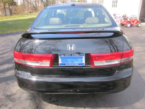 2004 Honda Accord EX Sedan 4-Door 3.0L - NEEDS SOME WORK, image 2