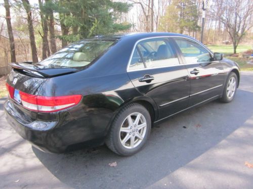 2004 Honda Accord EX Sedan 4-Door 3.0L - NEEDS SOME WORK, image 3