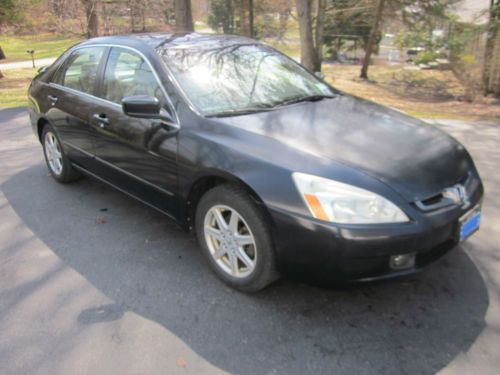 2004 Honda Accord EX Sedan 4-Door 3.0L - NEEDS SOME WORK, image 4