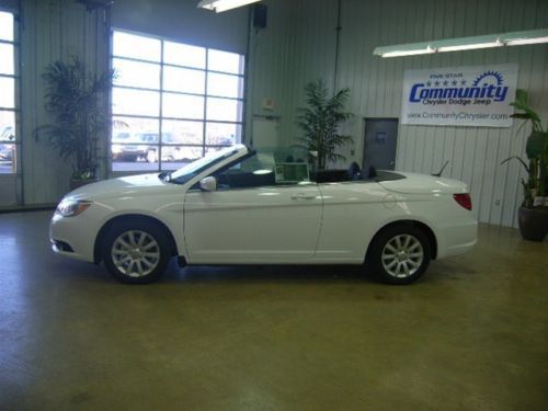 2013 chrysler 200 touring convertible 2-door 2.4l