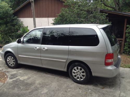 2004 kia sedona lx mini van 5 door