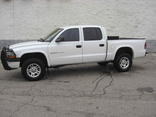 2002 dodge dakota sport crew cab pickup 4-door 3.9l, one owner, white, 4wd,