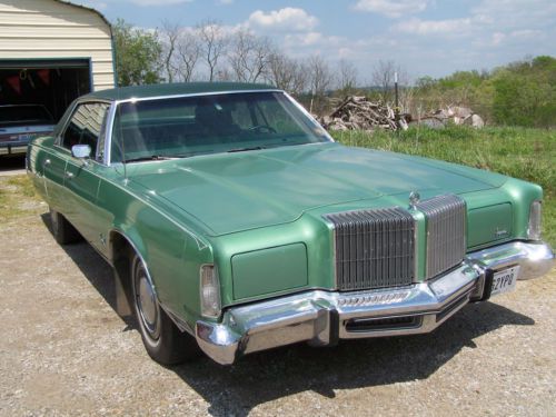 1975 chrysler imperial 4-door hardtop (lebaron)