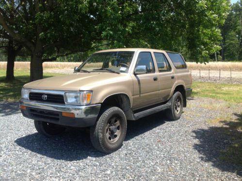 1995 toyota 4 runner 4x4. runs great..no reserve