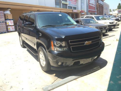 Chevy suburban 2009 black on black lt