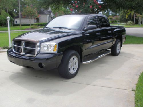 As new 2007 dodge dakota quad cab senior owned and driven.