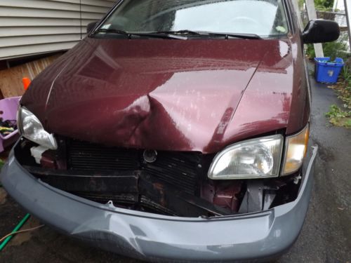 Toyota sienna le junk car. 155,000 miles. van. clear title.