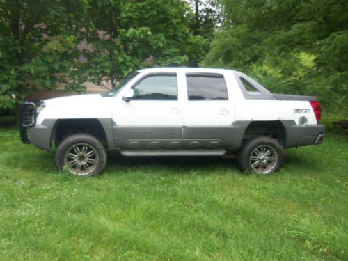 Skyjacker lifted 2002 chevy avalanche z71 replaced drive train 80k engine
