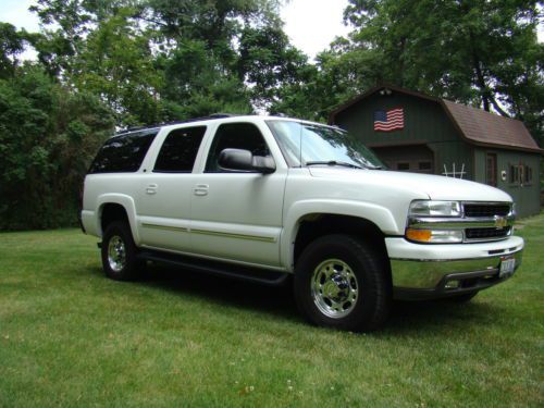 2004 chevy suburban 2500 lt  - one owner - leather - tint - bose - tow pkg