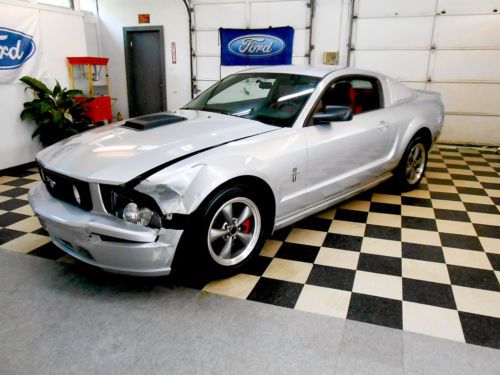 2006 Ford Mustang GT 31K V8 NO RESERVE Salvage Rebuildable Damaged Repairable, image 2