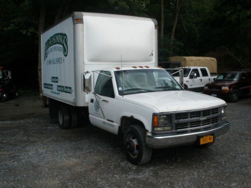 2000 chevy 3500 12 foot box truck