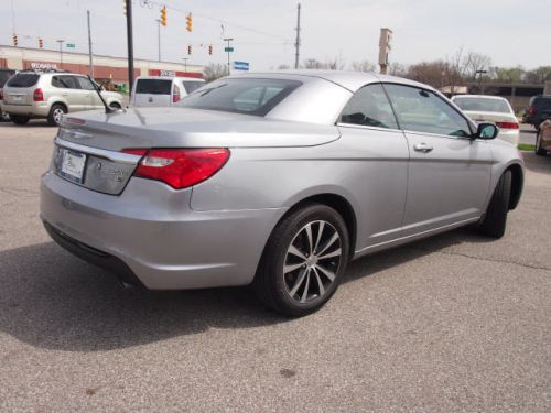 2013 chrysler 200 s