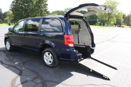 2013 dodge grand caravan sxt rear entry wheelchair accessible handicap minivan