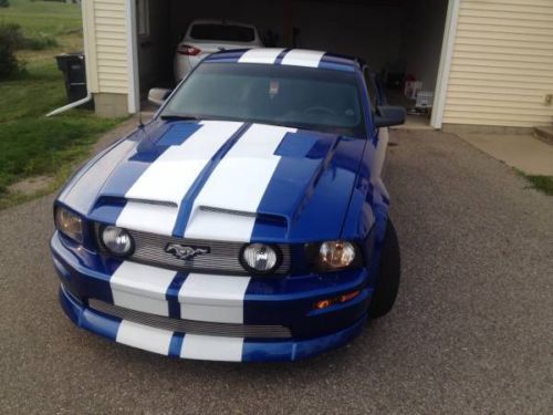 2005 ford mustang base coupe 2-door 4.0l