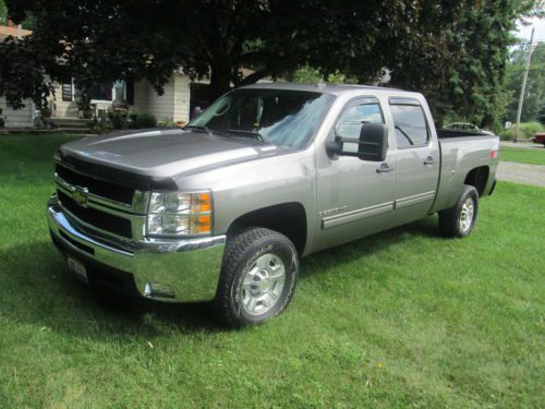 2009 chevy 2500 hd 6.6l diesel std bed greystone/ebony crew cab 4 ddor exc cond