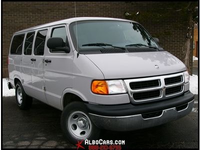 1998 dodge ram van -- handicap lift -- 25k original miles -- ***like new***