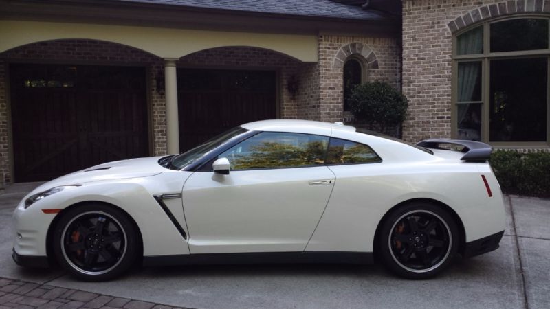 2014 nissan gt-r coupe