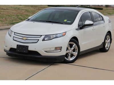 2012 chevy volt,leather,navigation,bluetooth,pearl white,clean title,warranty