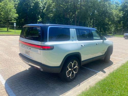 2023 rivian r1s