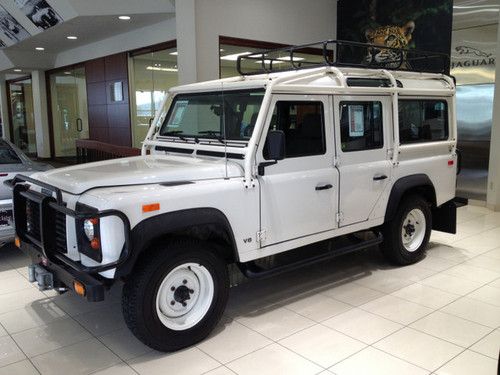 Defender 110 off road 4x4 roll cage v8 5speed locking rear diferential 9 pass