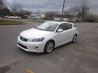 Lexus ct299h hybrid premium low miles like new sunroof 2012 go green in style!