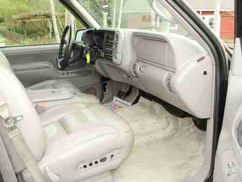 1999 Chevrolet Suburban LT 4dr.4WD,Black & Charcoal Loaded,Leather,Rust Free, image 13