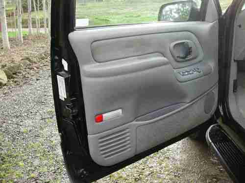 1999 Chevrolet Suburban LT 4dr.4WD,Black & Charcoal Loaded,Leather,Rust Free, image 16