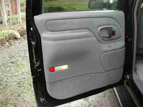 1999 Chevrolet Suburban LT 4dr.4WD,Black & Charcoal Loaded,Leather,Rust Free, image 17