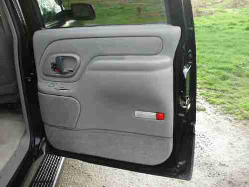 1999 Chevrolet Suburban LT 4dr.4WD,Black & Charcoal Loaded,Leather,Rust Free, image 18