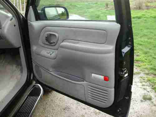 1999 Chevrolet Suburban LT 4dr.4WD,Black & Charcoal Loaded,Leather,Rust Free, image 19