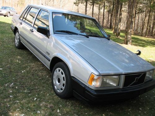 1990 volvo 740 base sedan 4-door 2.3l 48,725 original miles!!