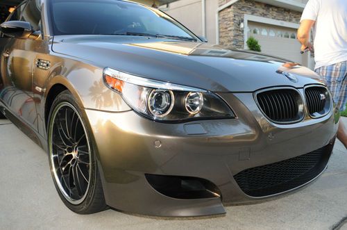 2006 bmw m5 sedan fully loaded with extras!