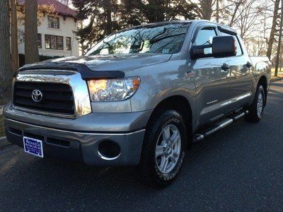 Sr5 5.7l quad cab pickup trd 4x4 mint low miles carfax finance