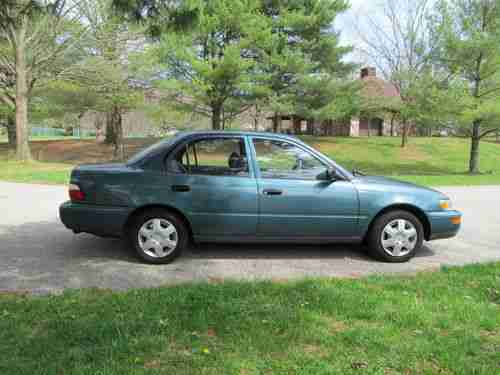 1996 Toyota Corolla Sedan -5 speed Manual- NO RESERVE! Low original miles, image 2
