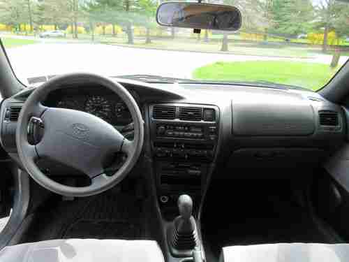 1996 Toyota Corolla Sedan -5 speed Manual- NO RESERVE! Low original miles, image 3