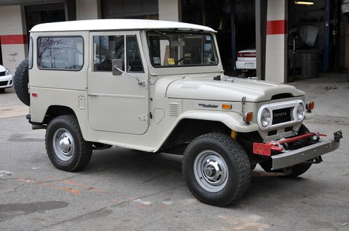 1974 toyota land cruiser fj40