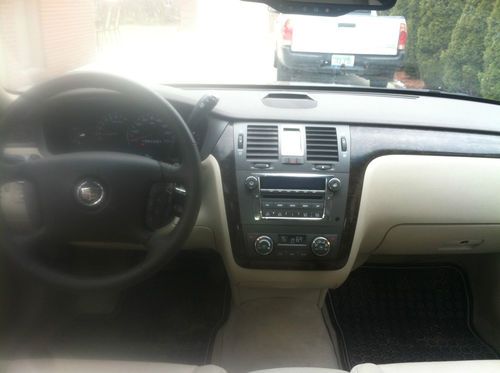 2011 cadillac dts l sedan 4-door 4.6l