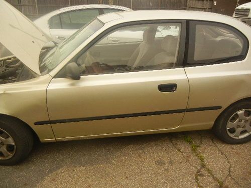 2001 hyundai accent gs hatchback 3-door 1.6l