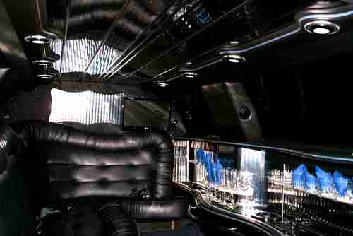 2005 Lincoln Town Car Signature Sedan 4-Door 4.6L, Tiffany Coach Works, US $15,995.00, image 2