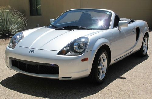 Toyota mr2 spyder silver convertible 2000  only 29,989 miles!