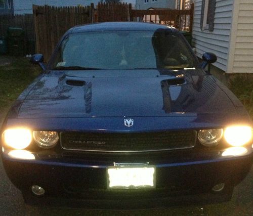 Blue 2009 dodge challenger se coupe 2-door 3.5l 52000 miles loan title from usaa