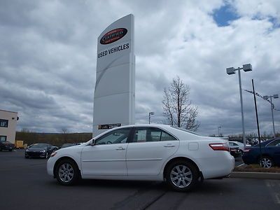 2007 xle,v6 white, leather, moonroof, fwd, one owner, push button, clean carfax