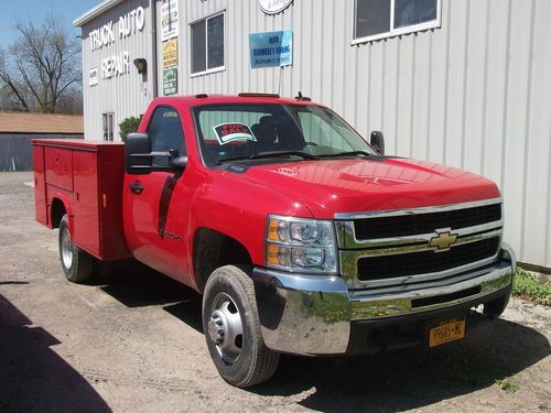 2007 chevy silverado truck with storage compartments